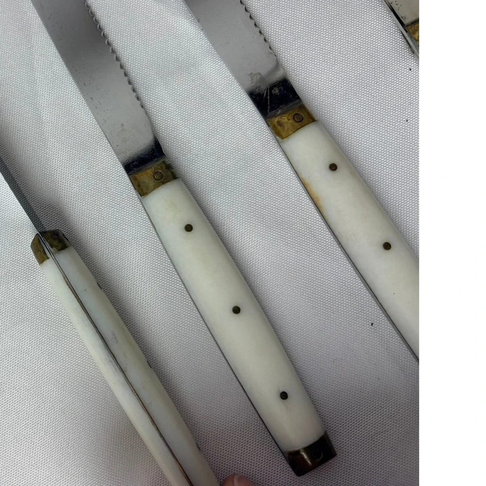 Vintage French Steak Knives Set of 4 Serrated Stainless Steel Cream Handles‎